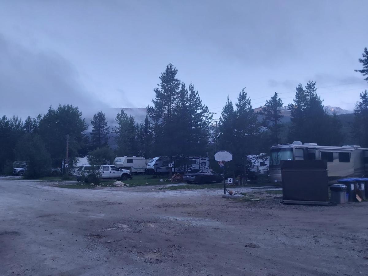 Blue River Cabins & Campgrounds Екстериор снимка