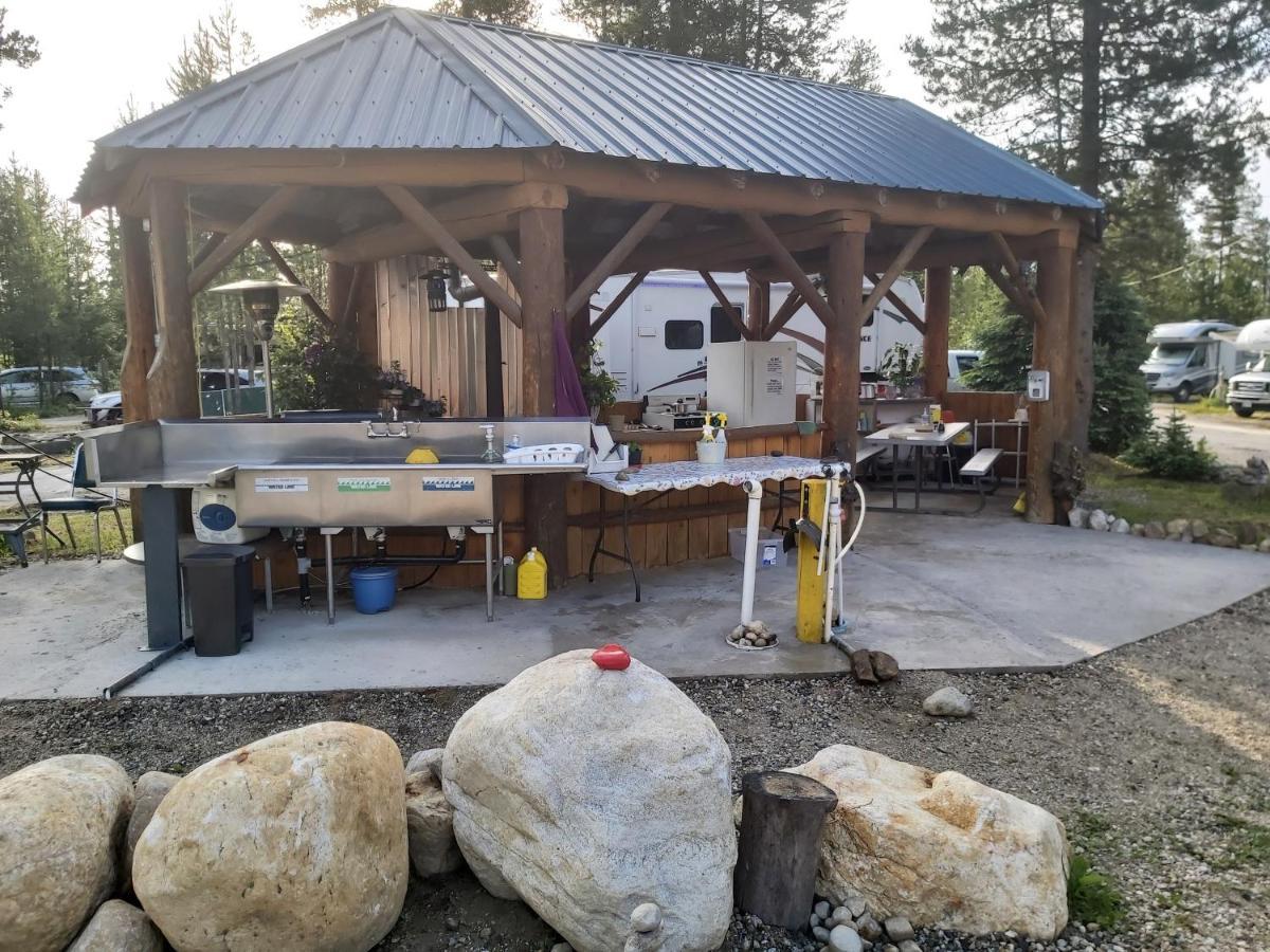 Blue River Cabins & Campgrounds Екстериор снимка