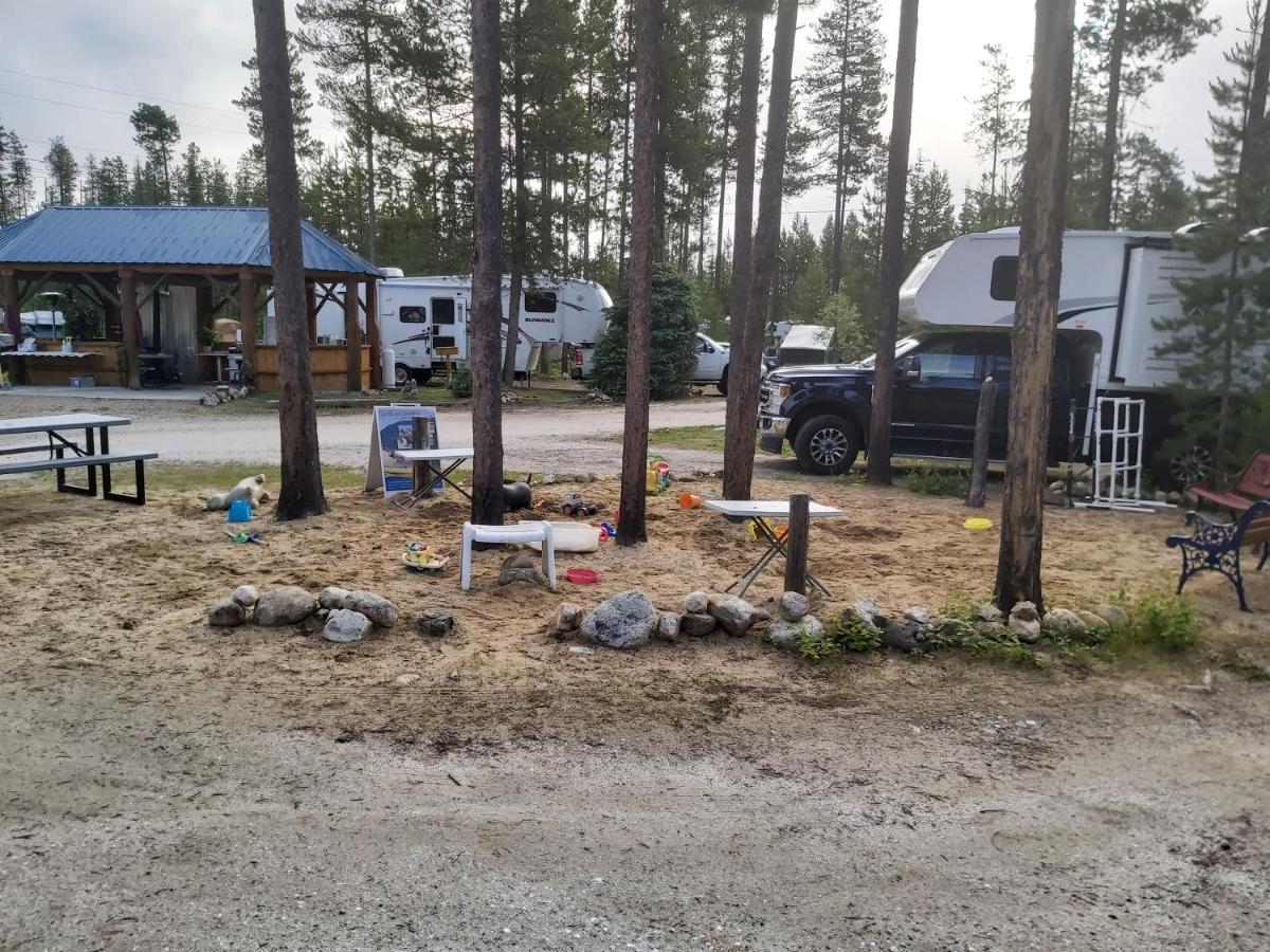 Blue River Cabins & Campgrounds Екстериор снимка