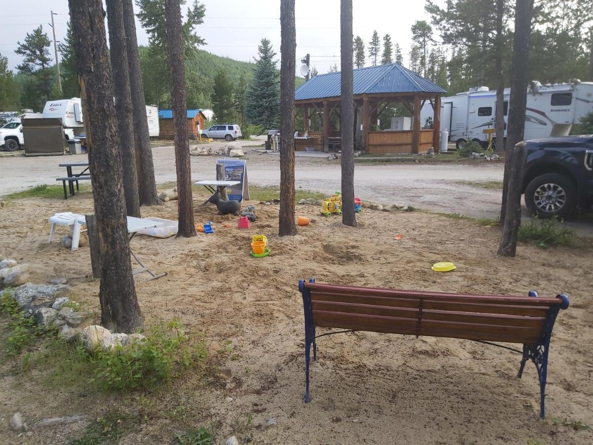 Blue River Cabins & Campgrounds Екстериор снимка